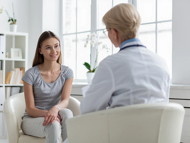 Молодая мать на лечении в клинике